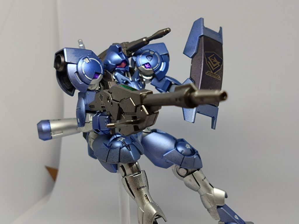 好きなポーズです。「くッ…来るなあぁぁ!」とか言ってそう。