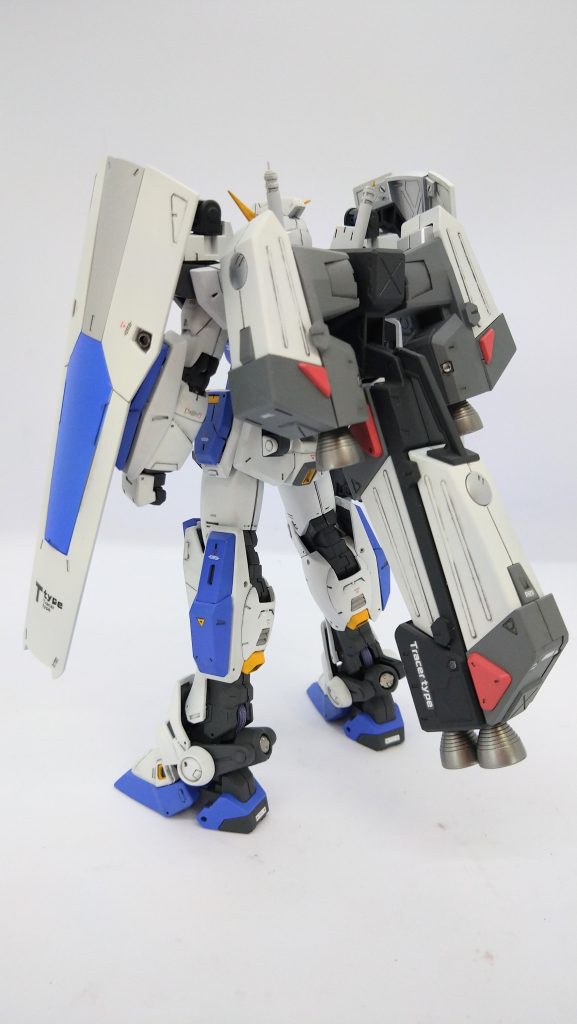 後ろのゴツいブースターユニットがインパクト大です。