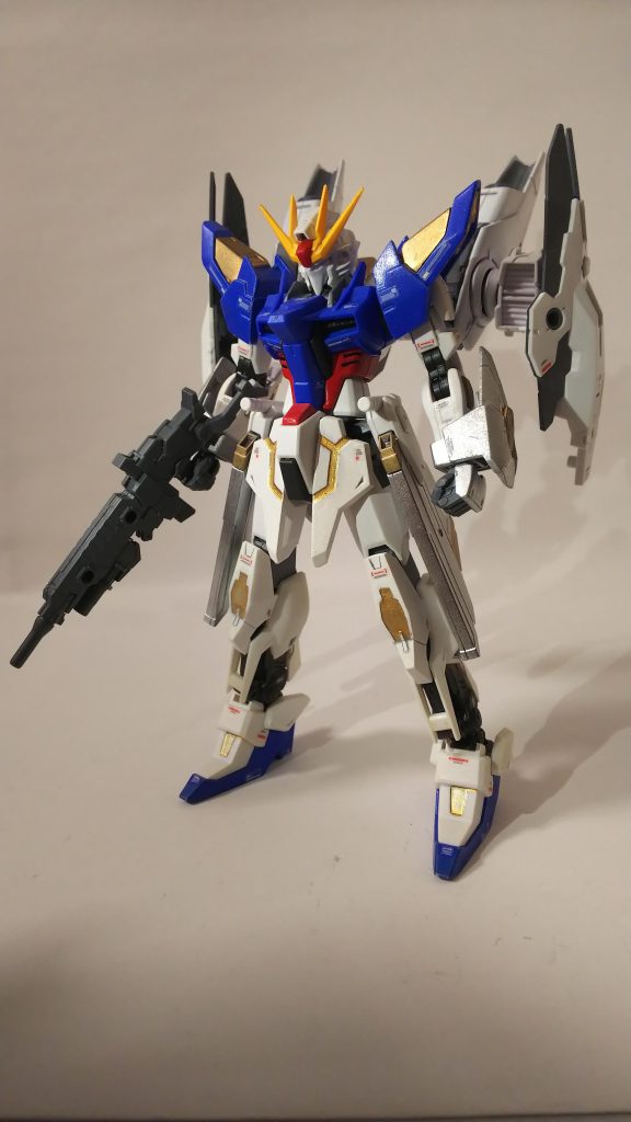 正面。バックパックにフライトユニットを装備しており、火力・機動性の全ての能力値においてバランスに優れた形態である。オルタナティブガンダムで得た戦闘データを全てインプットされており、この状態ではどんな状況でもバランスよく戦闘を行うことが可能。また格闘戦も想定されているため高い可動範囲を誇る。高い格闘能力とフライトユニットによる超高速移動を兼ね備えた、まさに最強のオルタナティブガンダムである。