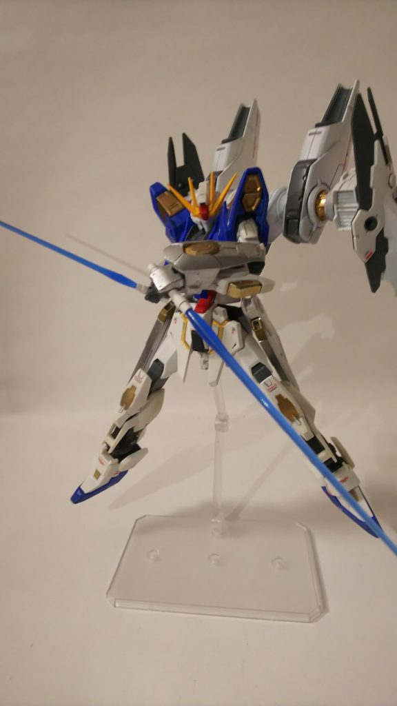 ビームサーベル。レールガンとフライトユニット内部に装備された武装。アイリスディーナは好んで二刀流による戦闘を行うため、合計で4つのサーベルが装備されている。だが、時には投げつけて牽制などの使用をする場合もある。