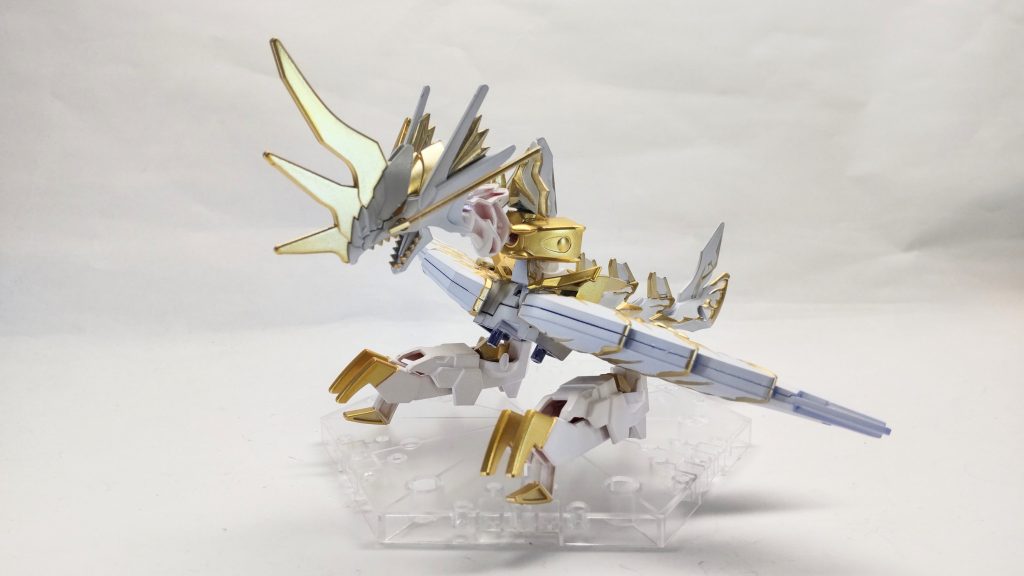 ファトゥムドラゴンカオスグラスパードラゴンが転生した姿。通常時は合体して飛行能力を付与しているが、戦闘状況により、分離して独立支援することが可能。