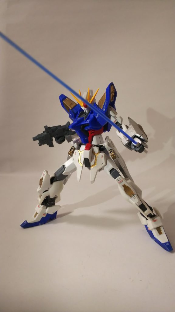 しかし、本機に搭載されている両腕のアームド・ゼロは相手のビーム攻撃を吸収し跳ね返したり、自身のエネルギーにすることが可能となっている。両腕のアームド・ゼロが破壊されない限りオルタナティブガンダムは相手を倒すまで動き続けるだろう。