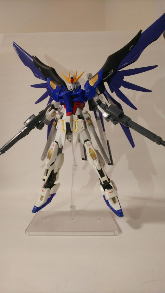 飛翔形態。翼を広げるとこで大空や宇宙空間を自在に飛ぶことが可能となる。出力を出すことで光の翼が展開され瞬間移動並の速度で移動が可能。また更に最大出力を出すことで次元すらも超越し、別次元へ行くことも可能となる。