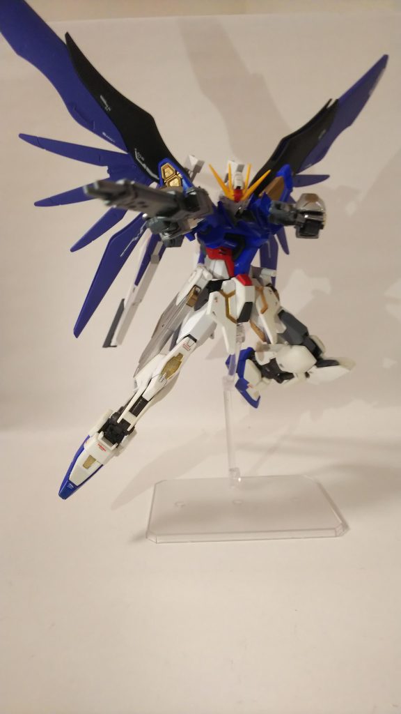 ビームライフル。このバックパック専用のビームライフルであり、二丁拳銃のように持って使用する。ある程度の連射が可能で、高速で移動しながらビームライフルによる連射で敵機を瞬時に撃破する。