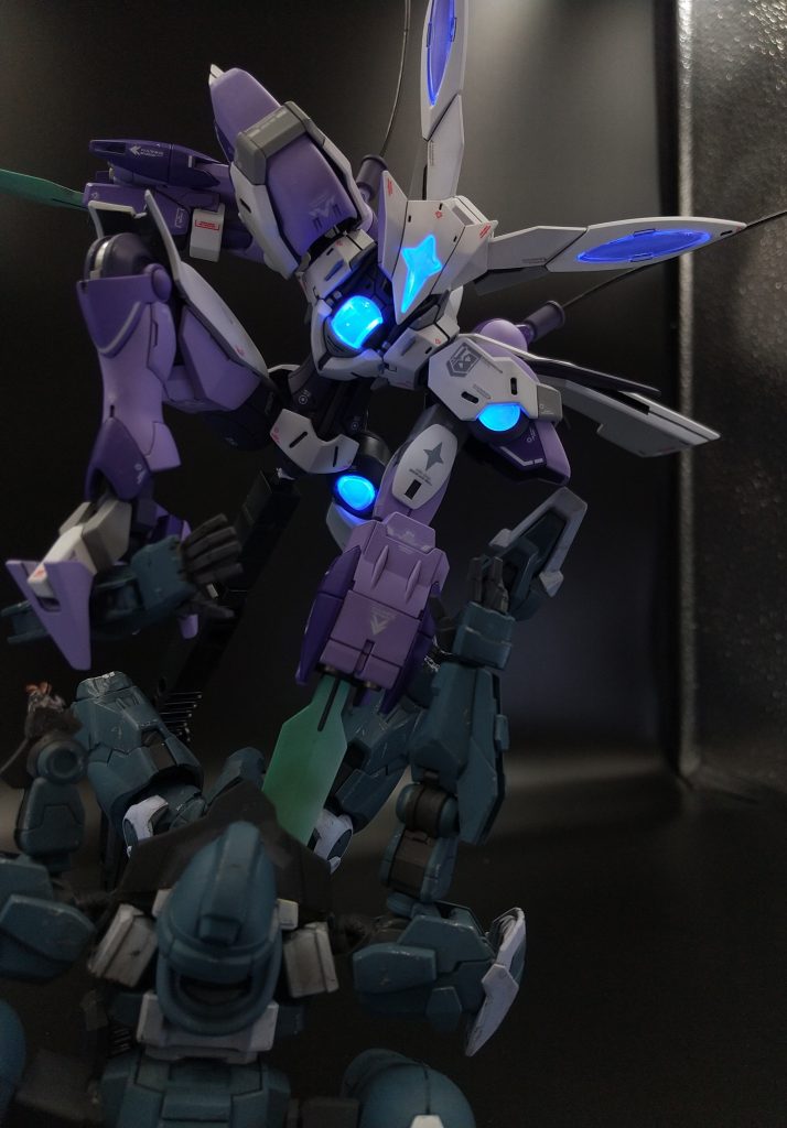 クリアパーツには蛍光クリア―を吹いてみました。劇中の発光色とは少し異なりますが、なかなか面白い塗料ですね。なに？王蟲っぽいだと・・・？