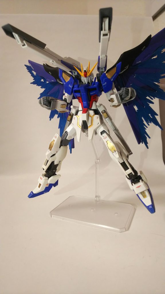 アルティメットサテライトキャノン背中に装備された大型火力機。普通のサテライトキャノンとは違いマイクロウェーブを使用せずにオルタナティブガンダムのエネルギーを使用して放つ。この武装だけでもフィールドの半分を吹き飛ばす威力を誇る。