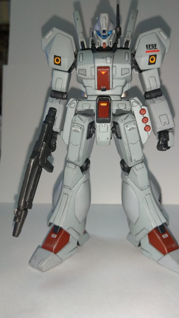 真正面です。カラ-リングが後の連邦量産型のヘビーガンカラ-。解りづらいけど薄いグレーは2色使ってます。