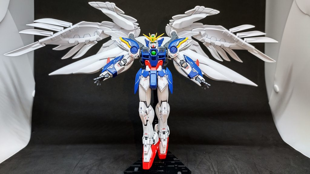 初登場のシーン。羽が広がるので、見栄え良いです。LAST IMPRESSIONが流れれば尚良しです。