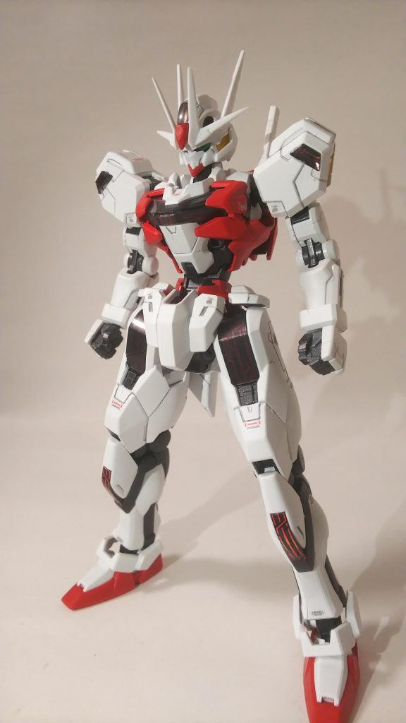 ・マルチユニット武装:ショートビームライフル×2、ビームライフル、ビームサーベル×2、頭部バルカン砲、エスカッシャン×9完成したてのアメイジング・キャリバーンの姿。武装は至ってシンプルだがその分、小回りは効くバランスに特化した機体。ショートビームライフルは連射が早く二丁拳銃で装備するため、エスカッシャンとの連携技で敵を瞬時に処理することが可能。時には通常のビームライフルを使用することもある。この時の姿はまさに初期のエアリアルを彷彿とさせるような見た目をしている。遠近共に標準的な戦闘が可能となっているが、シールドがないのが欠点であるために常にビットオンフォームで戦闘をしなくてはならない。