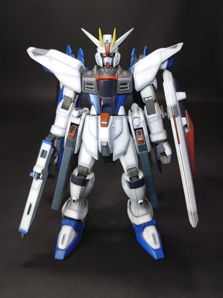 アンテナブレードのシャープ化と頬のグレーの部分を削りこんだかな…