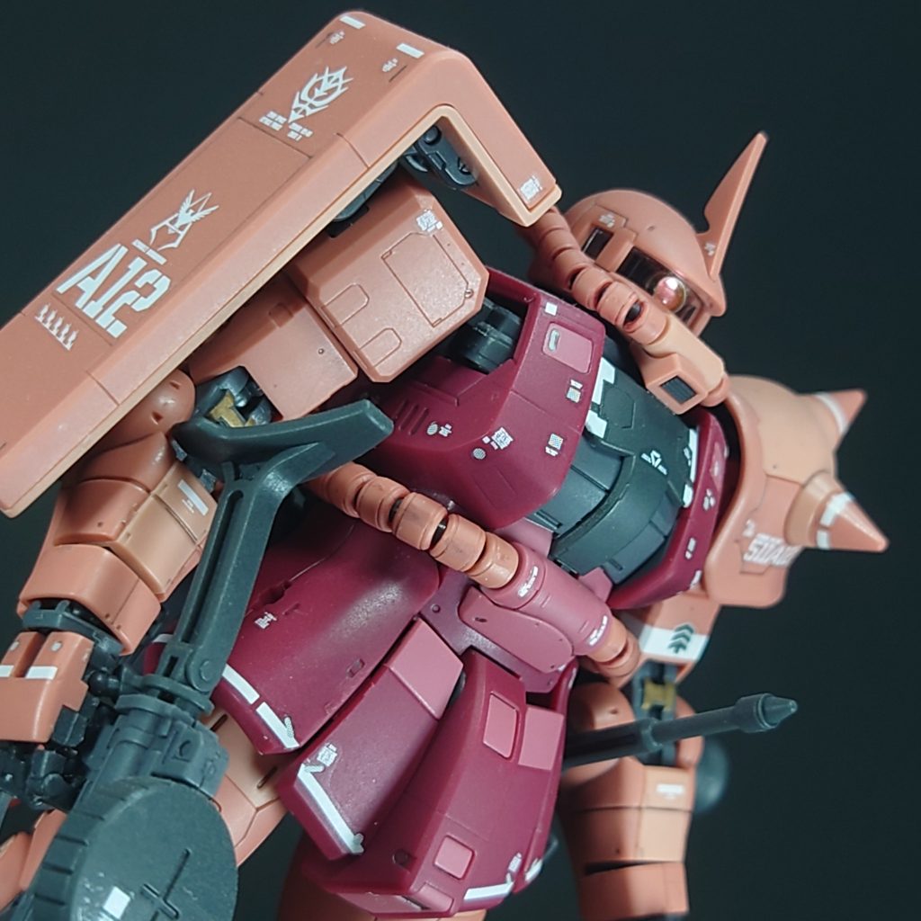 この赤というか、小豆色と、サーモンピンクの配色も好みです。