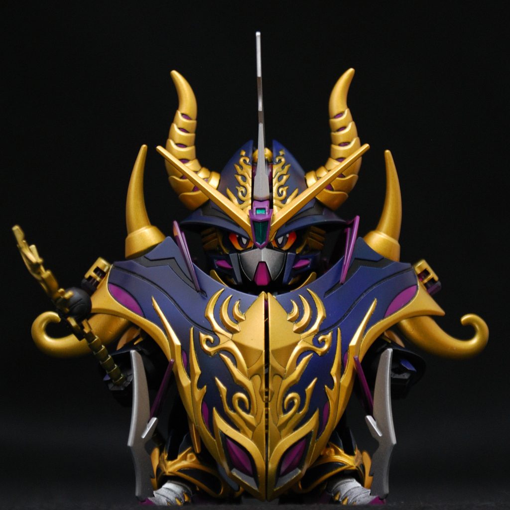 目は色んなパターン作って、マグネットで交換できるようにしています。マント閉じたこの姿の方が好きです。