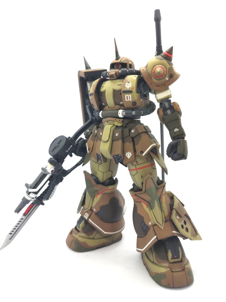 スパイクアーマー等各所尖らせました。動力パイプはサポートパーツに置き換えてあります。
