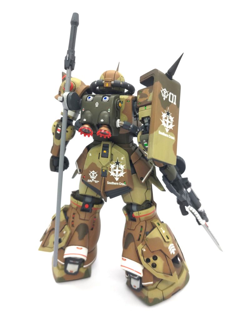 肩シールドの穴は塞ぎました。腰アーマー・サイドアーマーの3m/m穴は全て隠しました。バーニアは、サポートパーツに置き換えてあります。