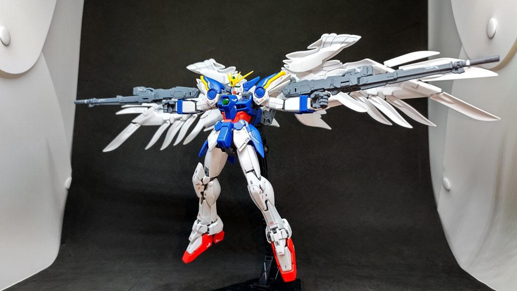 ウイングゼロの代名詞のひとつ、ローリングバスターライフル。EWでは披露してませんが。