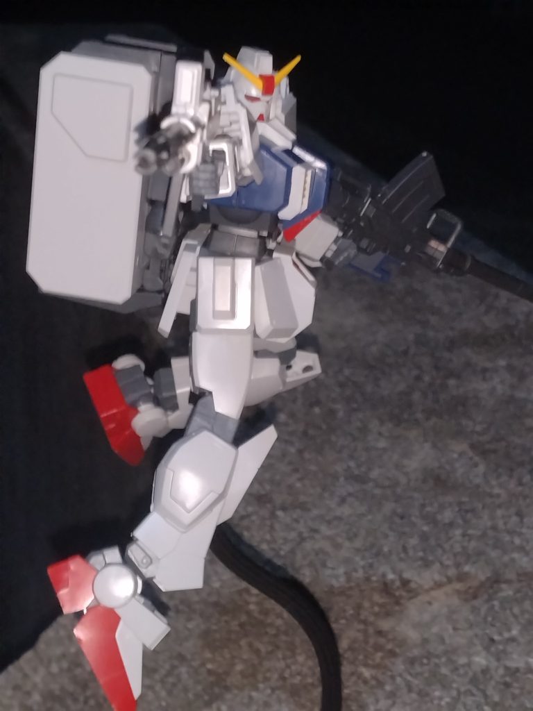 陸戦型ガンダム–2枚目/制作者：友情ピエール