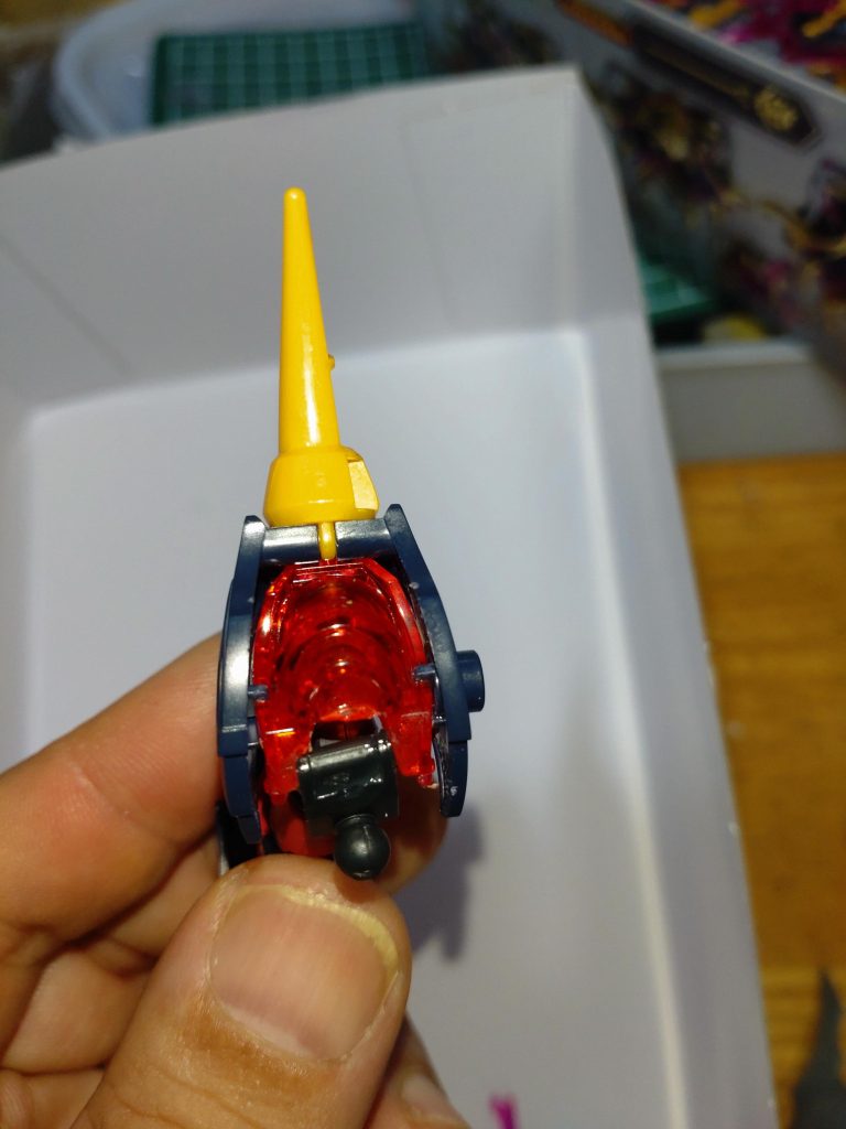 最初はパーツをゴリゴリ削って取りてましたが