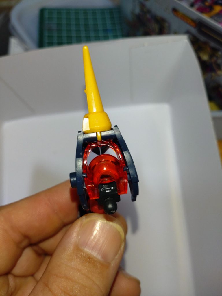 パーツを外して接着出来ます(^_^;)