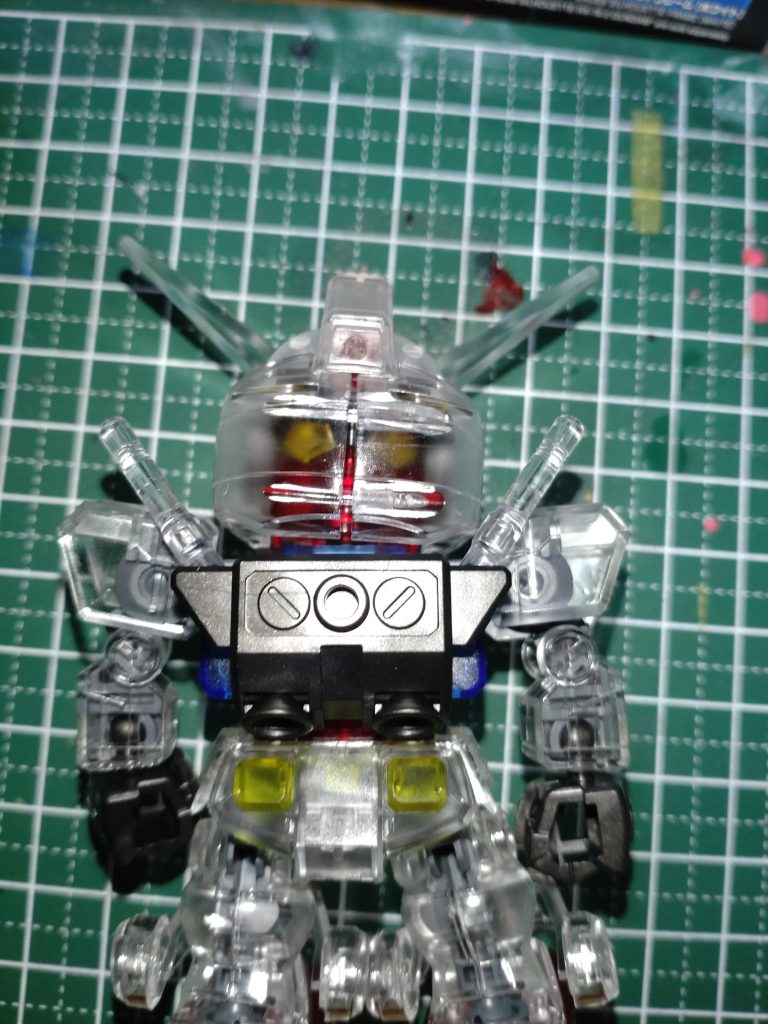 後ろ…クリアな為にガンダム目が見える