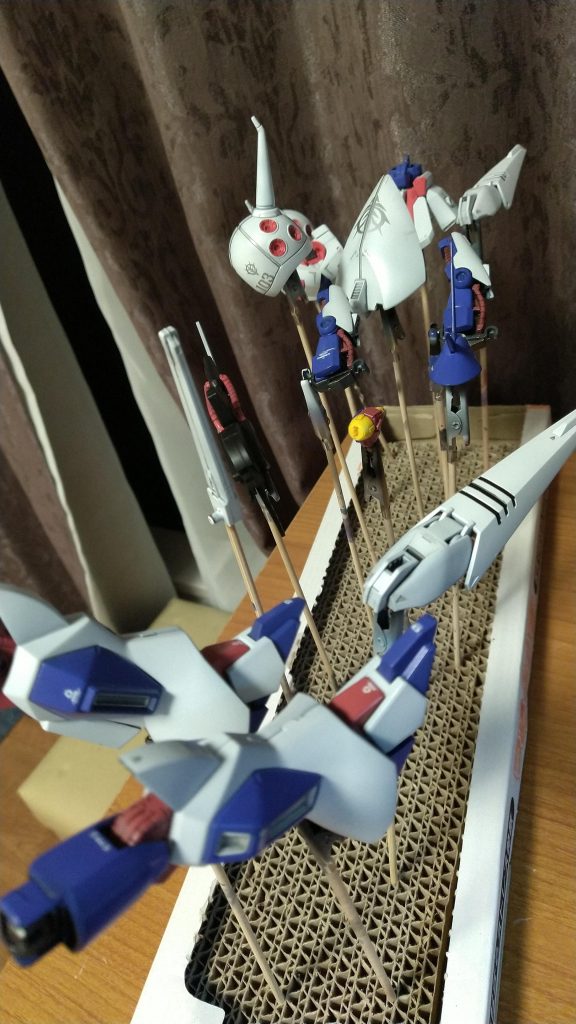 梅雨の合間の貴重な晴れの日にトップコートしちゃいます。