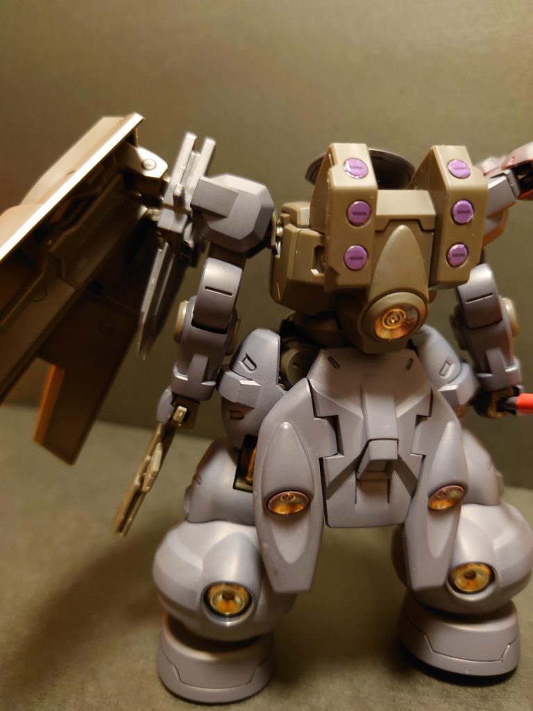 ディランザ・ソルにダリルバルデの武装を盛った機体になります。