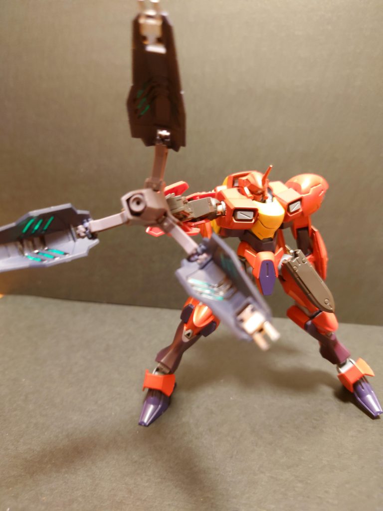 グラスレーとペイルの統合実験機ですが、ペイルのGUNDやスウォーム兵器技術、及びグラスレーのアンチドート技術などの主要な技術は使われておらず、この統合実験機は単なる体外折衝の結果に過ぎない、という設定です。