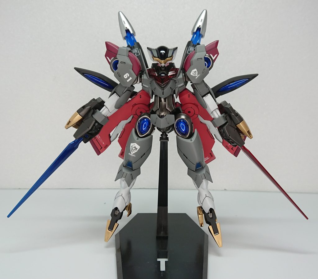 バックパック搭載型アンチ・オーバーライドシステムバックパックの装備を展開しハッキングやオーバーライドから機体の制御を守る特殊な電子防壁を発生させることができるが、システム発動と同時にAIによる操作に切り替わり、本機を守る電子防壁により外部からのコントロールを一切受け付けなくなるデメリットがある。GBNにおいてはダイバーが操作するのでエネミーによるオーバーライドから機体を守るただの防御システムである。他にも本機をGUNDビットとして扱う親機が発動したアンチドートの効果範囲を広げる中継機としての機能も持つが、本機単体ではアンチドートを行えない。