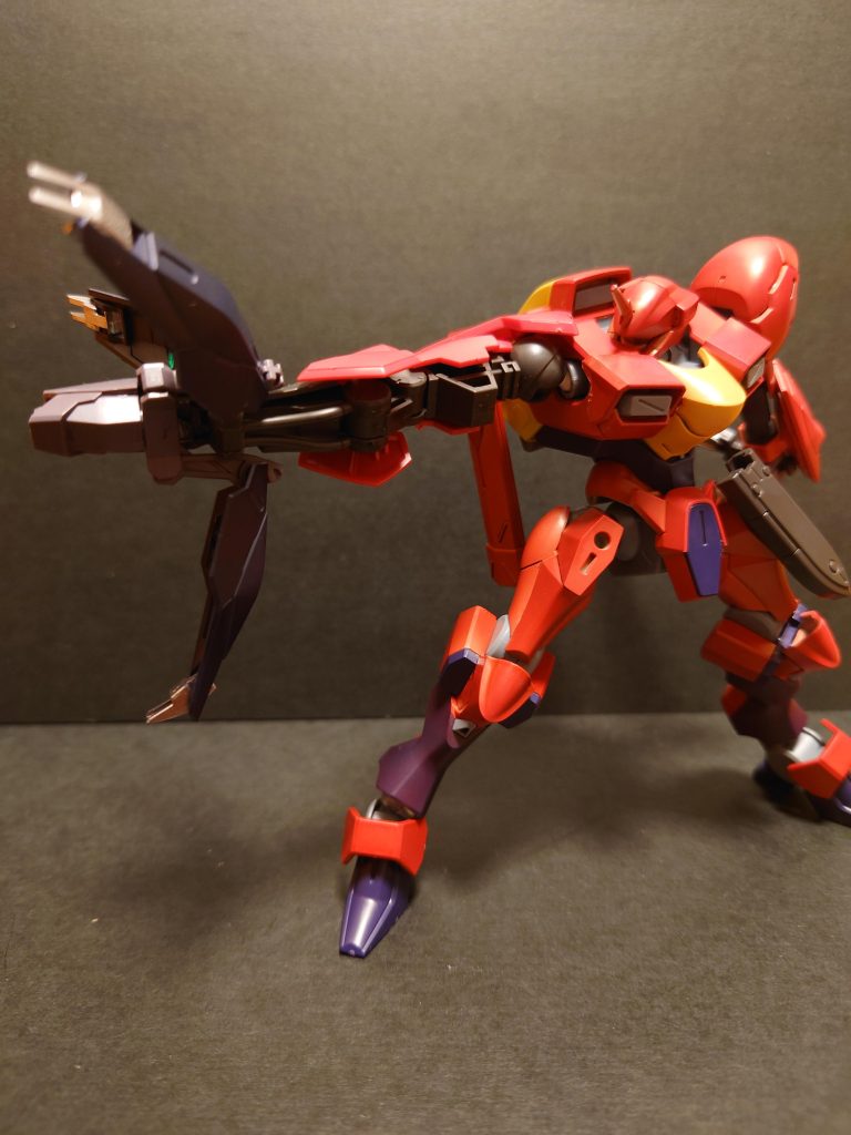 この実験機は、移送中にアーシアンのテロリストに襲撃、奪われた……ということになっていますが、『プリンス』と呼ばれる人間によって、襲撃を装いアーシアンのテロ組織へと譲渡するためのマッチポンプによって、『フォルドの夜明け』に渡りました。