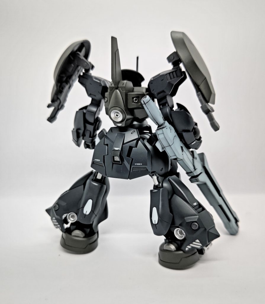 バックショット。ガンクロームで塗ったバーニアが見えるこの角度がお気に入りです。