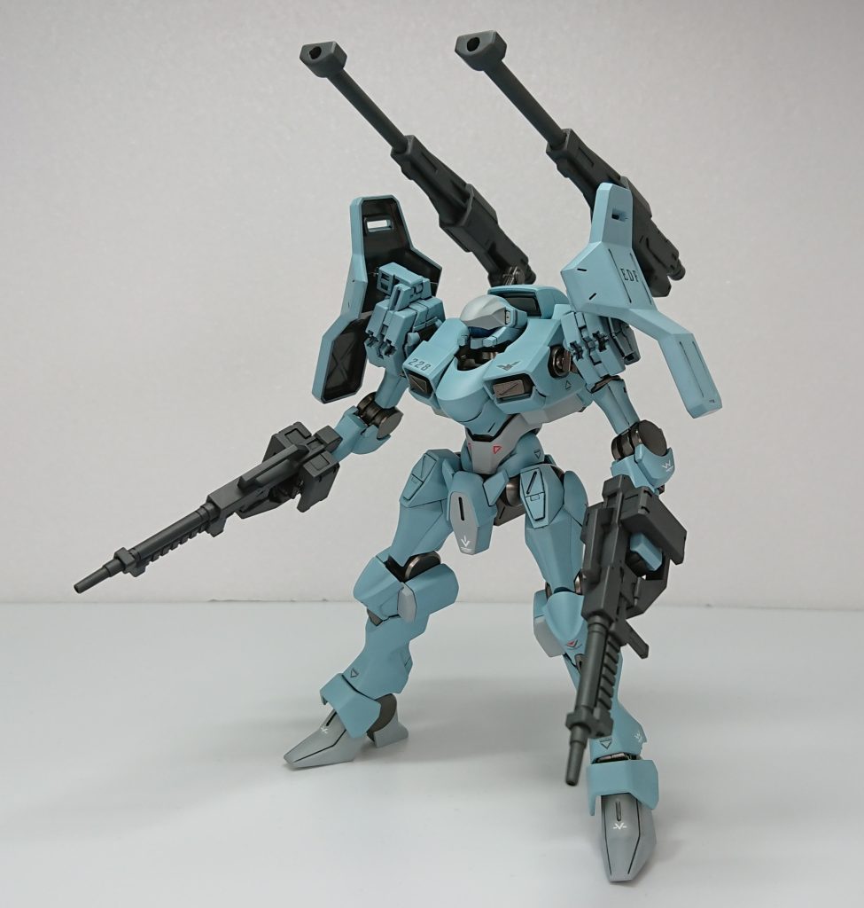 ショルダーキャノン×2ミサイルポッドを換装することで使用可能になる中~遠距離武装、主に後方支援のミッションで使用する。 キャノンは鉄血のMSオプションセット7のショートバレルキャノンをプラ棒と謎のジャンクパーツで改造したものです。