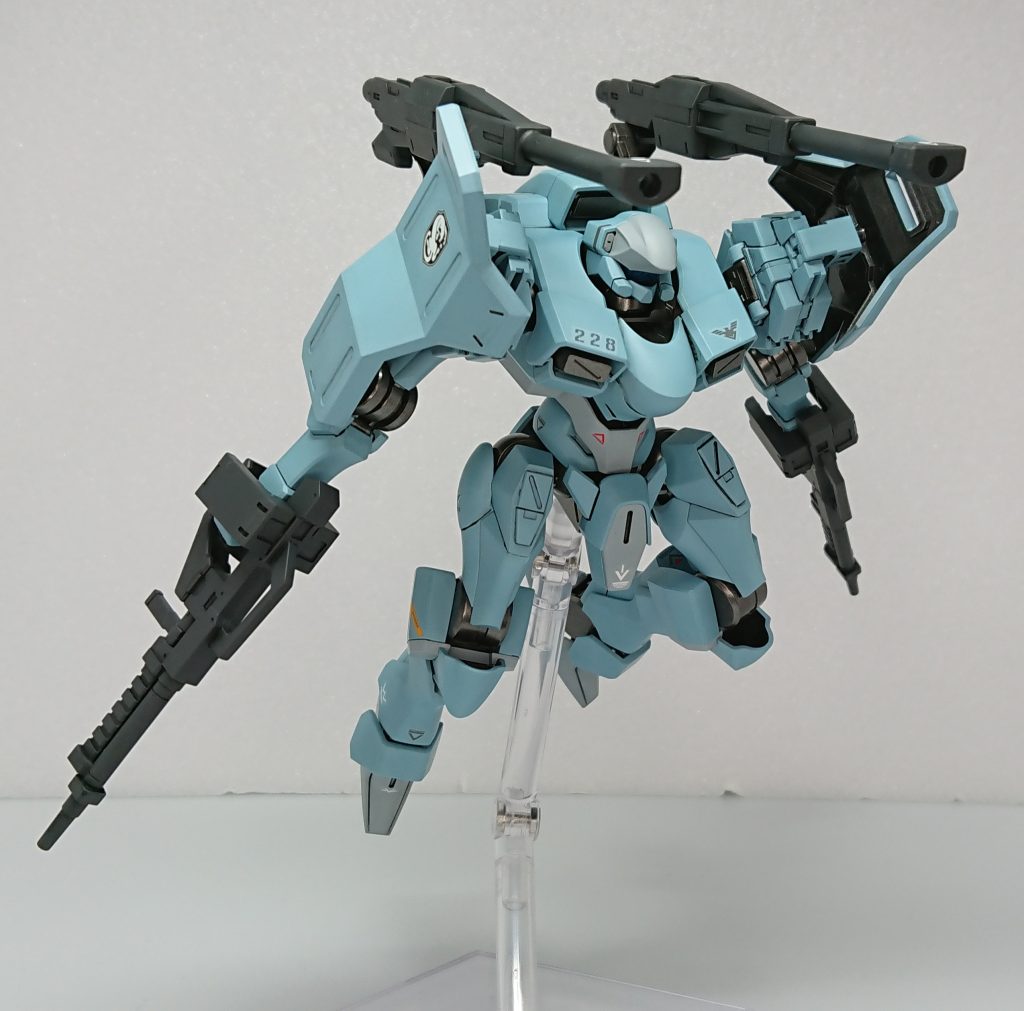 飛行しながらキャノンの発射も可能ではあるものの精度は落ちる。