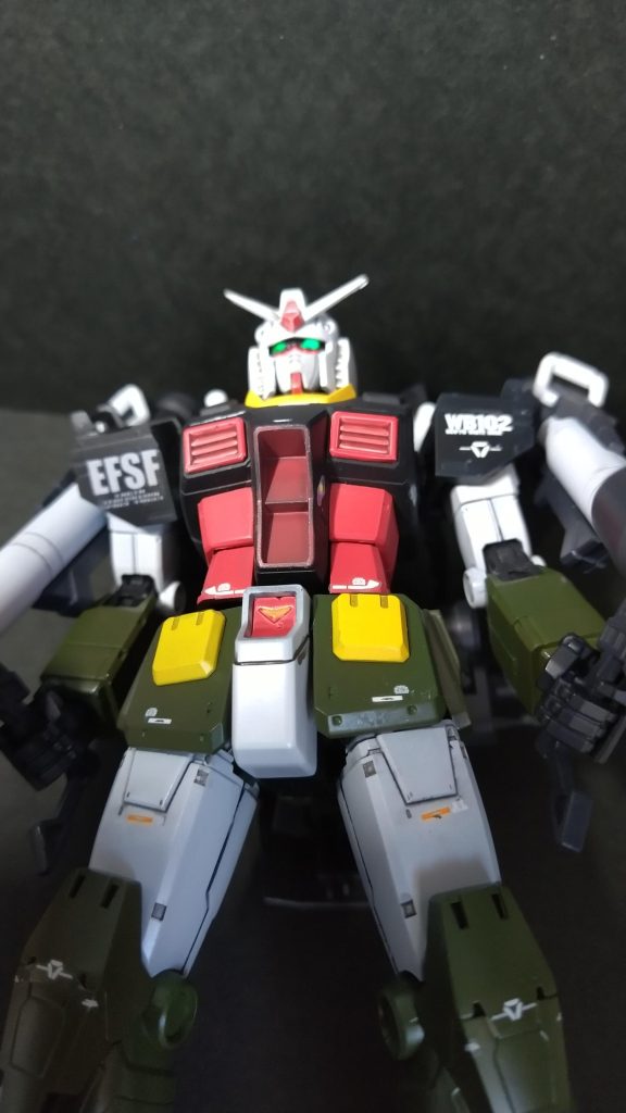 蛍光塗料で光るツインアイ