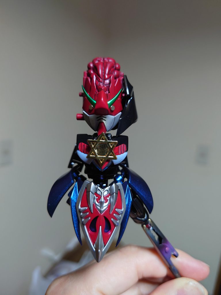 兜の中身のブラックドラゴン状態。ファレホはこういう細かいモールドが入っているところの塗装には最適だと思う。生物的な感じがよく出る。目は磁石。磁石に塗装してありますが全部で16個目を作って選りすぐりの2個を使用。(真ん中の黒点が真ん中にならないの(´;ω;`))