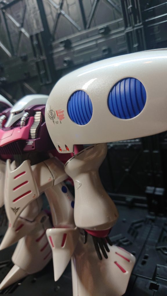 個人的には珍しいテカテカ塗装。こちらのほうがパール感わかるかな。