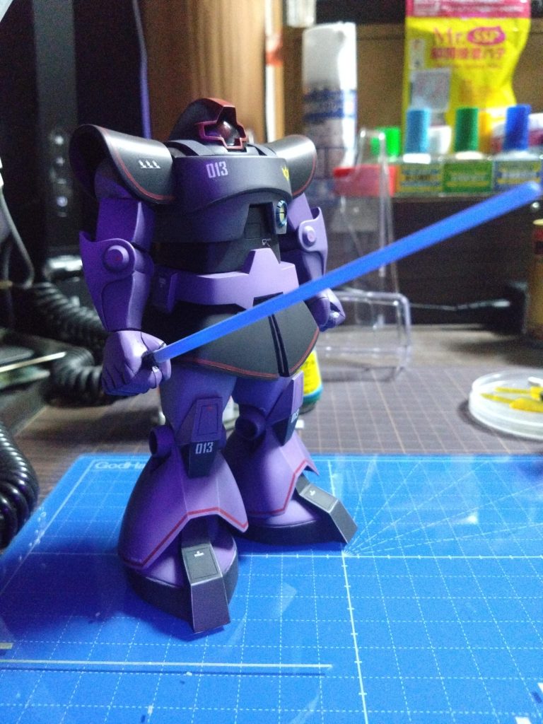 ブラックライトでヒートサーベルビカーン！