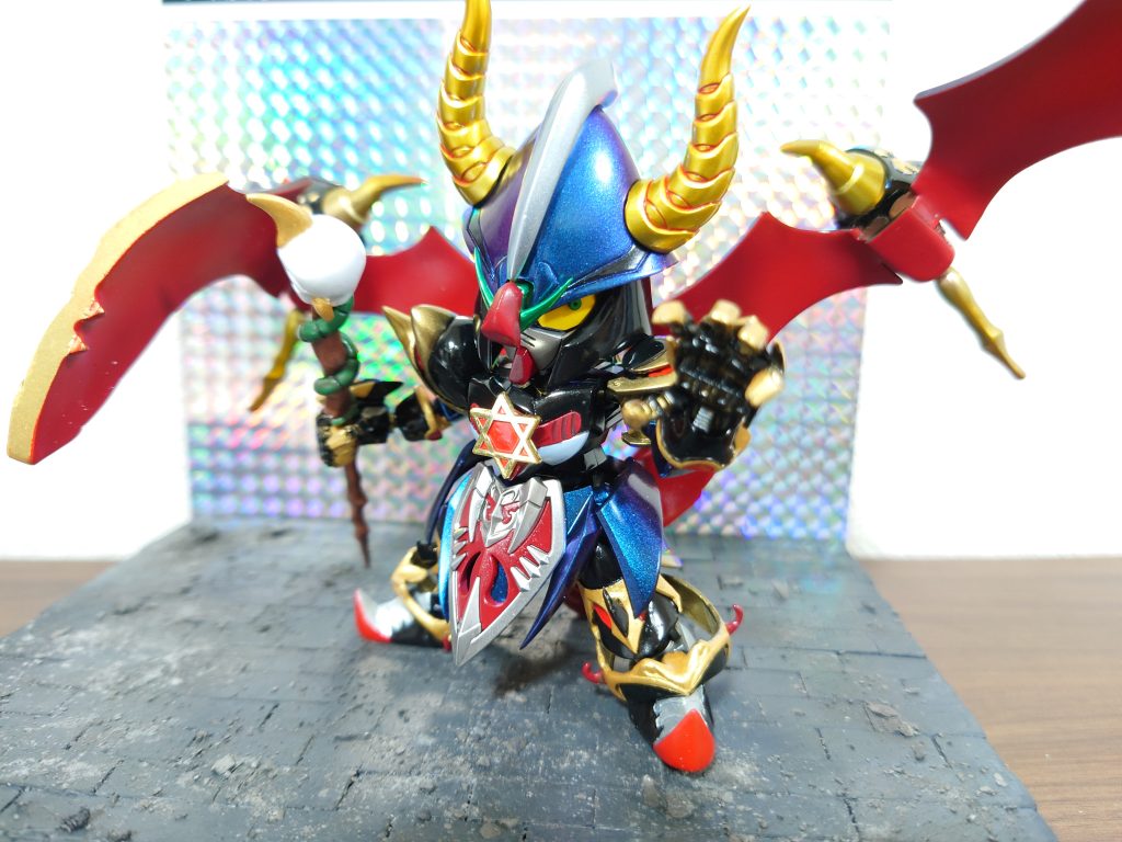 こだわった点⚫サタンガンダムの造形を踏襲しつつLegendBBの頭身を目指す⚫SDXやメタルロボット魂を参考にする⚫ファレホペイントコンテスト用なのでファレホを使う⚫偏光カラー青→紫を使い角度によっても楽しめるよう配色する⚫カードダス風のジオラマを作る!⚫可動箇所を多くする!(目も磁石で可動)