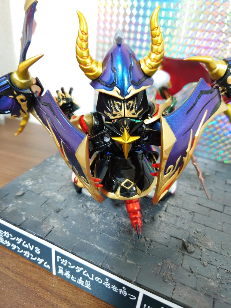 背中の初代様からいただいた星を使用する関係上、干渉しないように作る。そして翼と翼をどう接続させるか、前と後ろをしっかり閉まるようにして見栄えよく。最後に、ギミックは隠れるよう、ゴテゴテしないよう、シンプルに作ることを念頭に置いた。