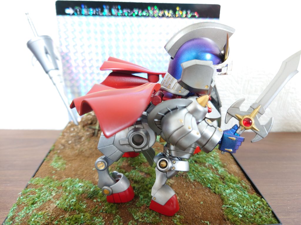 剣の装飾も金色で、持ち手はブルーで塗ってます。馬脚の間接はクリアの半球体をはめています。