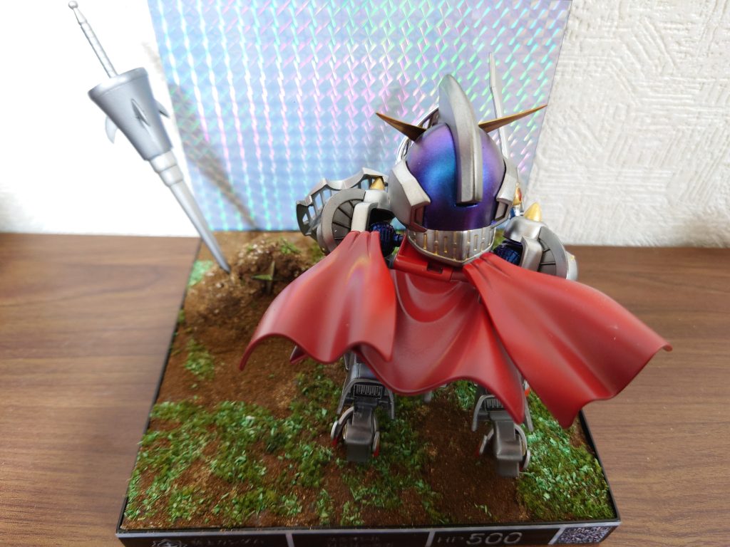 マントについているランス用の穴は埋めてます。マントには影ができるように下地処理してます。