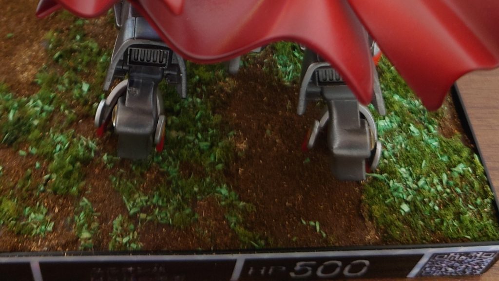 ケンタウロスの足も半分にして貼り合わせて肉抜きをなくしています。さらに中が見えないように情報量足してます。