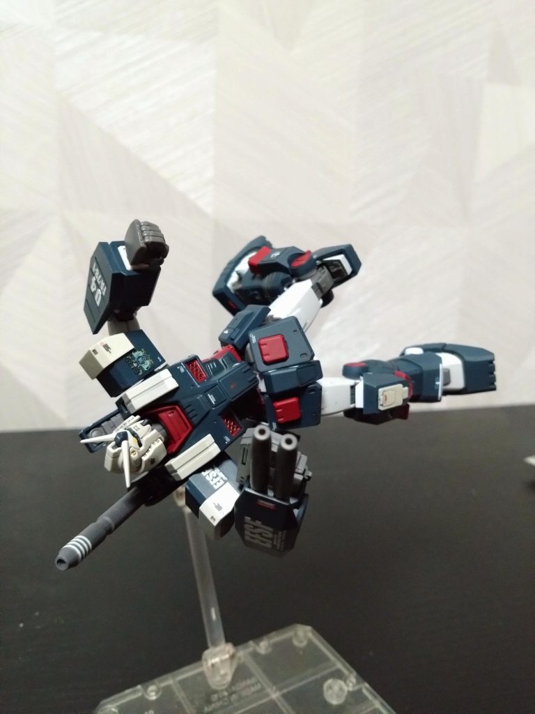 フルアーマーガンダム–7枚目/制作者：中村シュウスイ