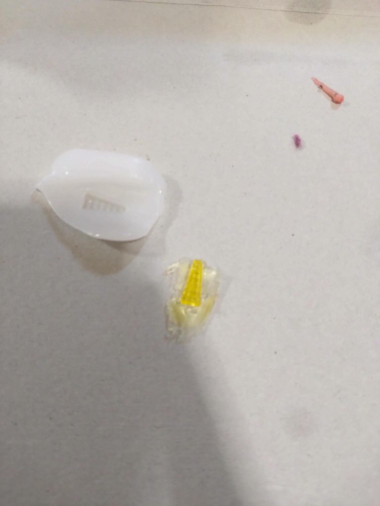 肩が寂しいのでマリーネの肩パーツを複製