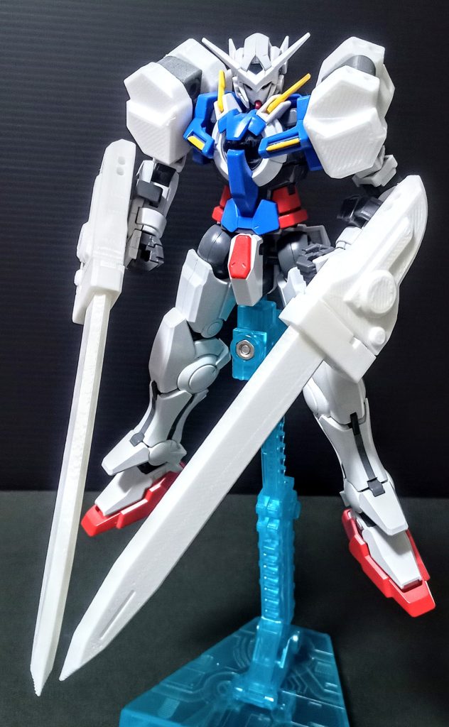 エクシアのGNソードは、特に大好きな武装なので、どんなオリジナルデザインで作るか、考えていてとても楽しかったですね。もっと細いデザインでも作ろうと思ってます。