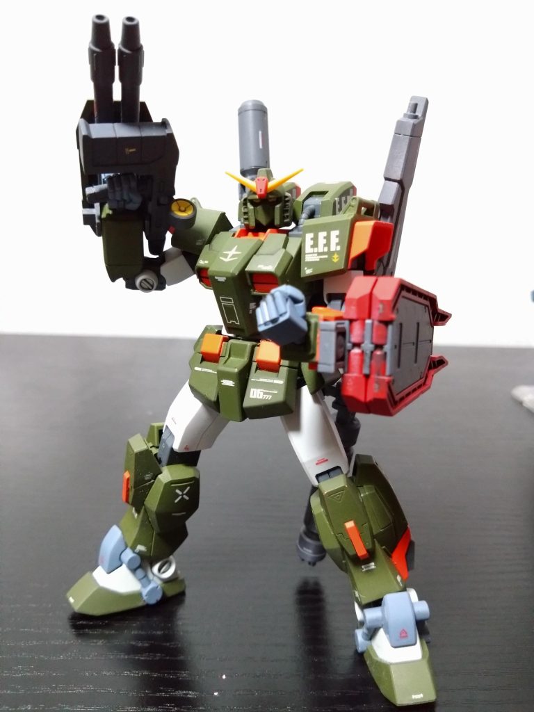 ご存知ヘビーガンダムのシールドは折りたたみ式