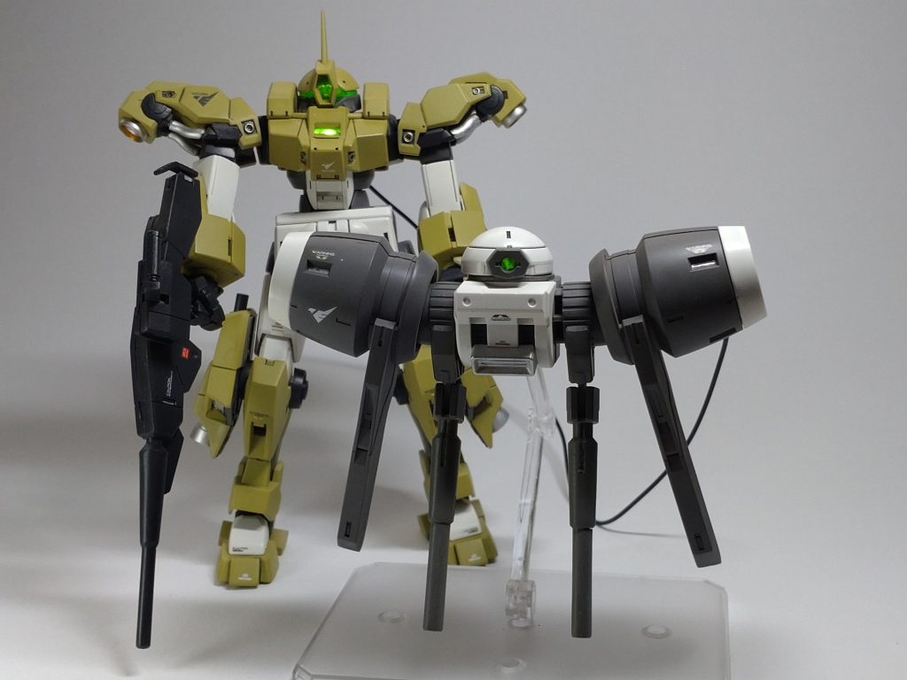 劇中では、羽織ってしかいませんでしたが、バオリパックは独立行動もできる様ですね。電飾は、それぞれの機体に電源内蔵しましたので、独立しても発光してくれます。