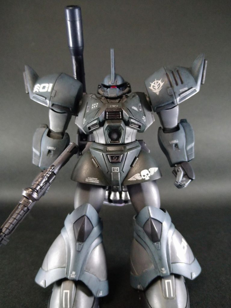 正面から。製作では、バックパックへのキャノン砲の他、上半部中心に関節をイジりました。