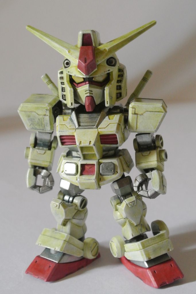 白の外装は黒サフ→グレーサフ→ホワイトサフ→クレオス水性ホワイト→100円ショップのアクリル「オリーブ」の順に塗装して。ティッシュで磨いてなんちやってグラデにしてます。