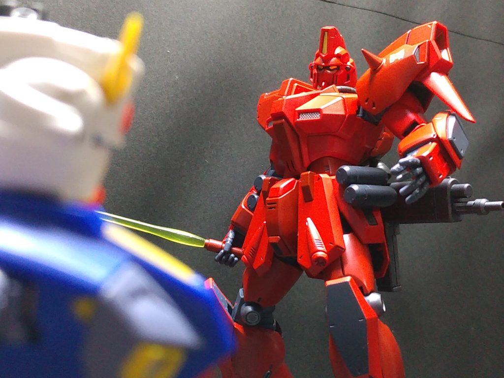 「あ 赤いガンダム!!」「フッ！奪ったガンダムを改造しただとなめるな!!」