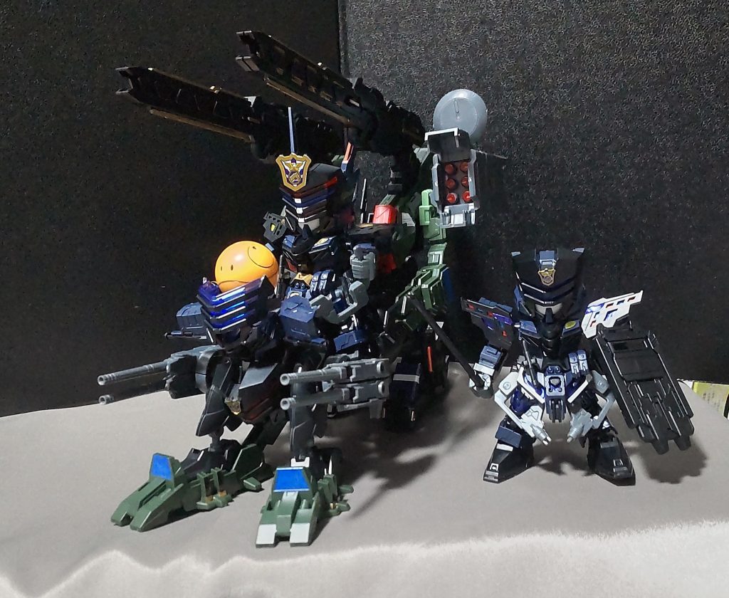 SDコンが開催されるということで、以前から考えていたこの乗り物を作ってみましたが、予想以上に大きな物が出来上がってしまったので、SDガンプラとしてアリなのかなと思いましたが、殆どのパーツがSDガンプラなので問題無いでしょう。今回は移動要塞タイプ作りましたが、この操縦席付き軍馬の胴体の下に２本足で立てる下半身を作れば、FF6の魔導アーマーみたいなのが出来るかもしれないので、いつかは作ってみたいですね。