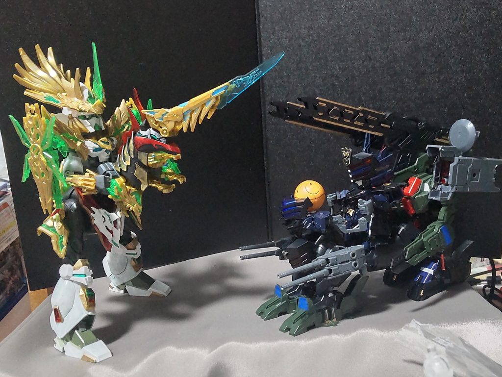 サージェント「劉備、貴様…またあの時のように逮捕されたいようだな……今度は手加減できんぞ…」劉備ユニコーン「いや…サージェントさん、これは違うんです……これはダンコーンシステムといって真の漢の魂の象徴であって……」※これも軍馬を使った立派な作品です。